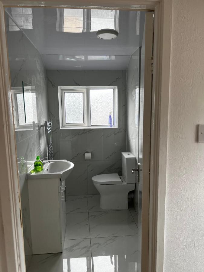Good Priced Single Rooms In Hayes Northolt  Εξωτερικό φωτογραφία