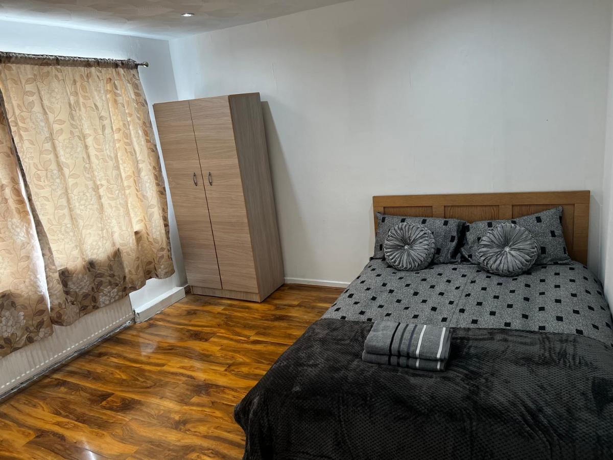Good Priced Single Rooms In Hayes Northolt  Εξωτερικό φωτογραφία