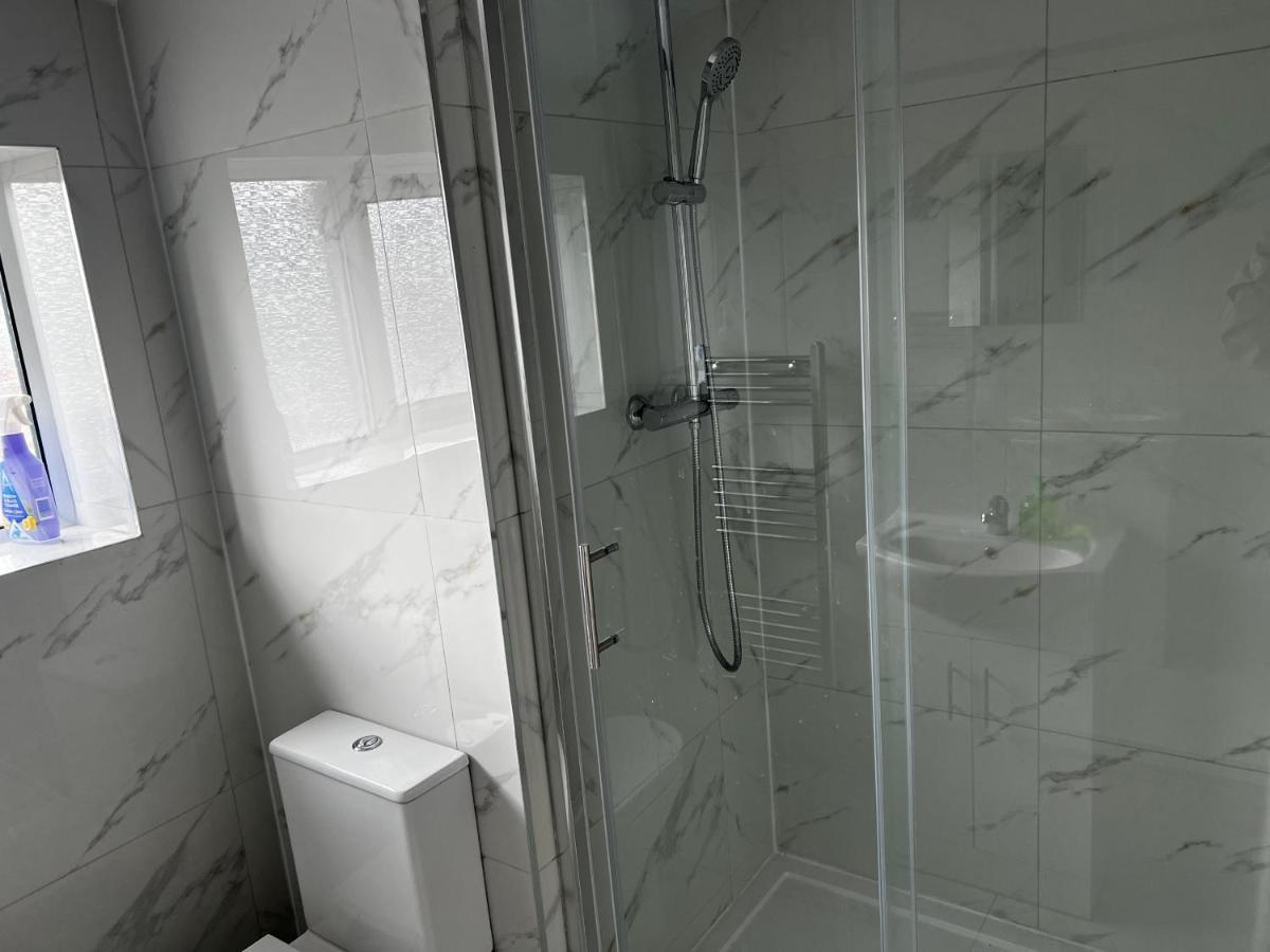 Good Priced Single Rooms In Hayes Northolt  Εξωτερικό φωτογραφία