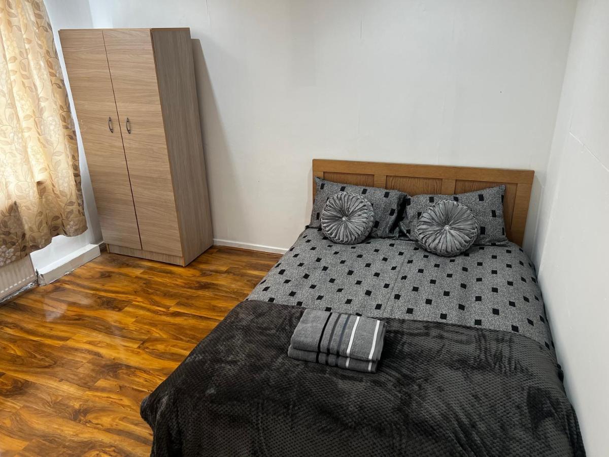 Good Priced Single Rooms In Hayes Northolt  Εξωτερικό φωτογραφία