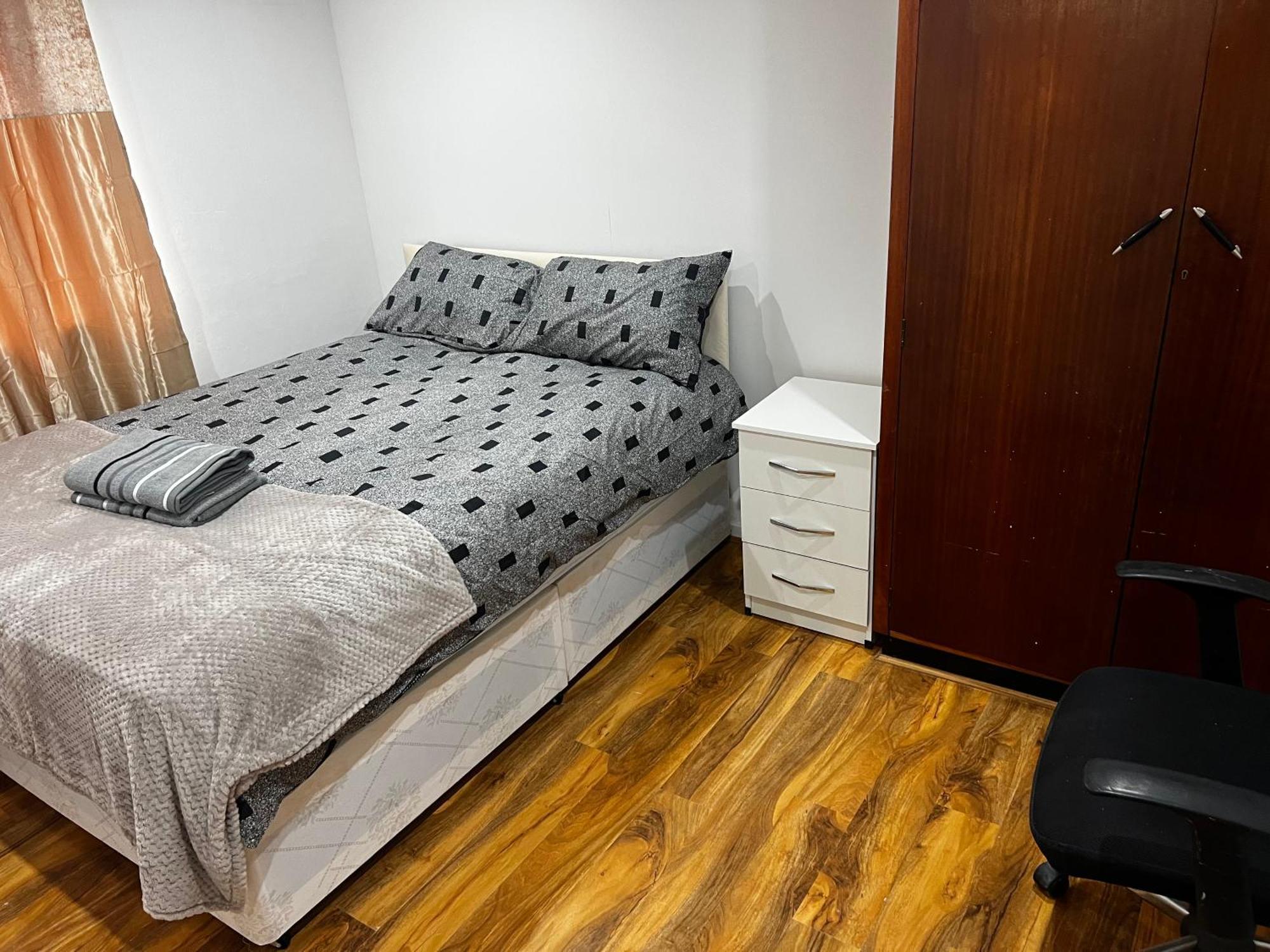 Good Priced Single Rooms In Hayes Northolt  Εξωτερικό φωτογραφία